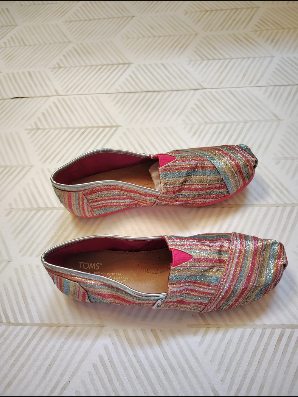 TOMS Youth Multi-Color Glitter Stripe Slip-On Flats‎ 6